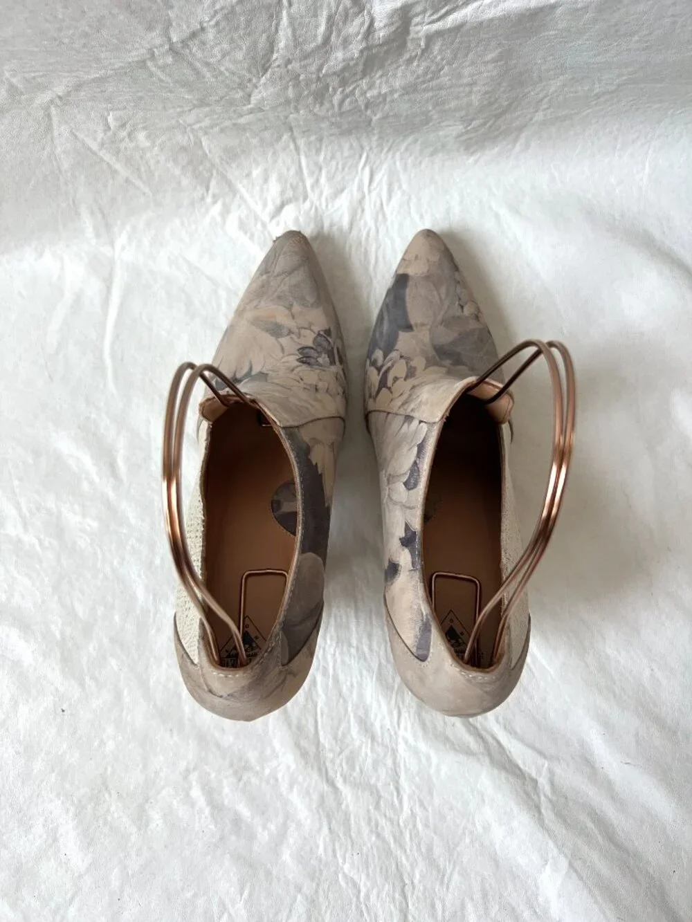 John Fluevog high heels womens 8.5 Kendra pointed toe beige leather floral print